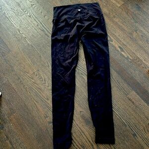 Lululemon Black Wunder Under Pants in Great Condition size 6